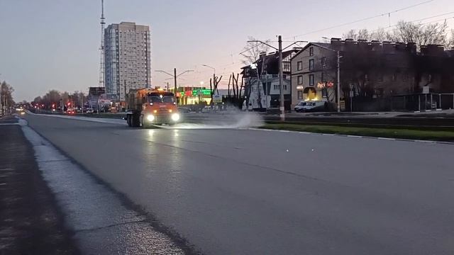 За сутки ульяновский «Дорремстрой» отремонтировал 14 участков улиц