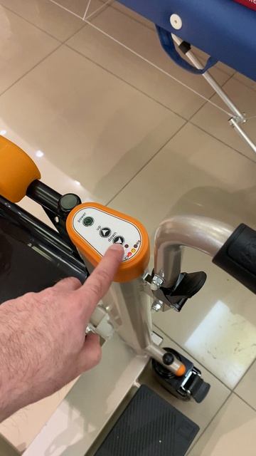 Электрическое кресло-подъемник с санитарным устройством