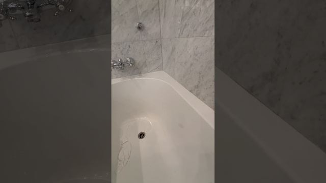 Герметизация стыка ванны , замена силикона