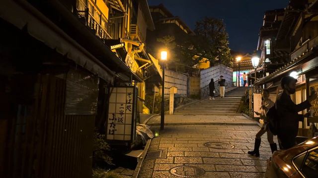 Киото Япония 2026 Прогулка по району храмов оживленные улицы днем и тихие переулки ночью