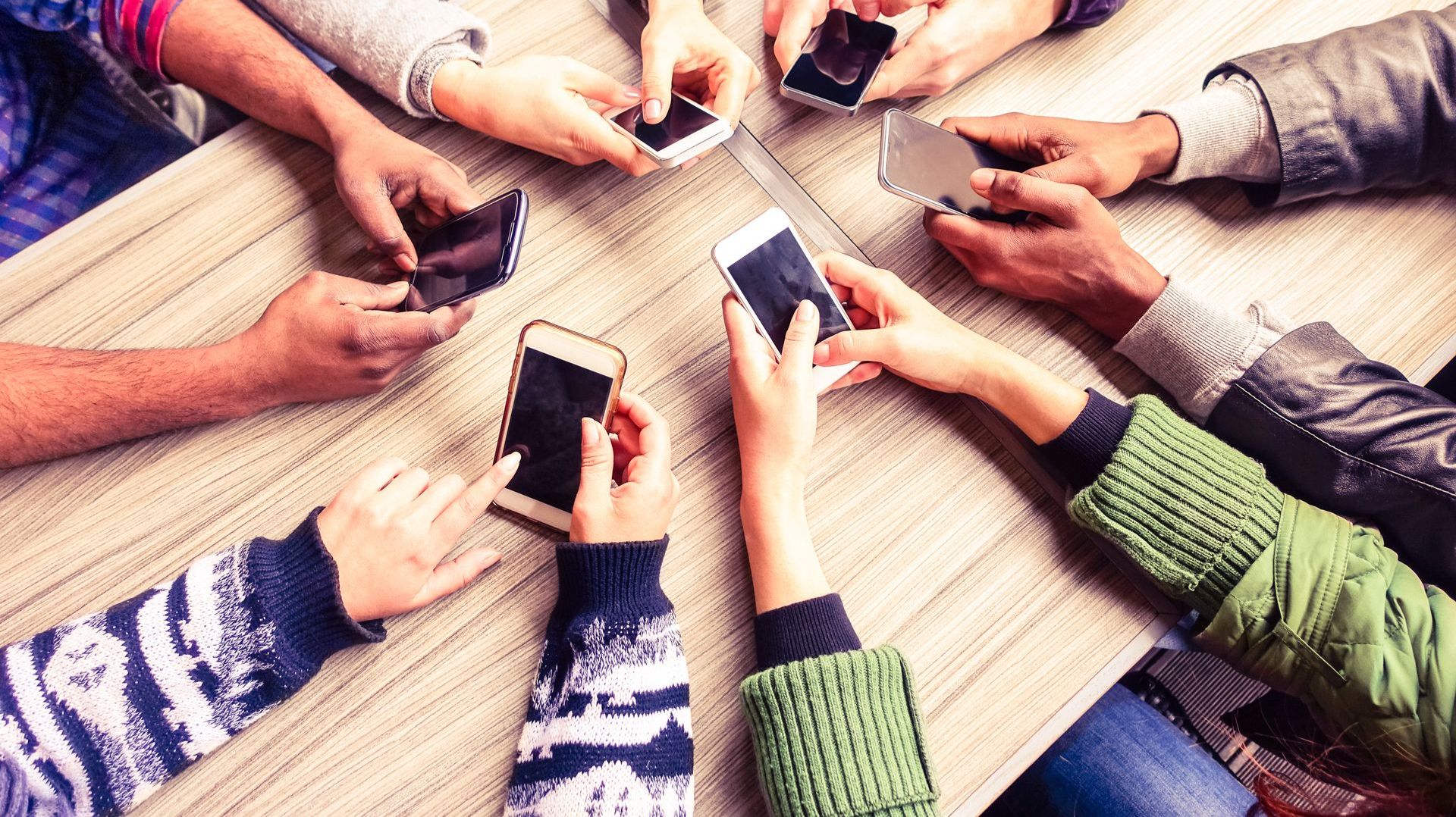 Добровольный концлагерь. Как смартфоны украли наше время и сделали нас бесплатными сборщиками данных