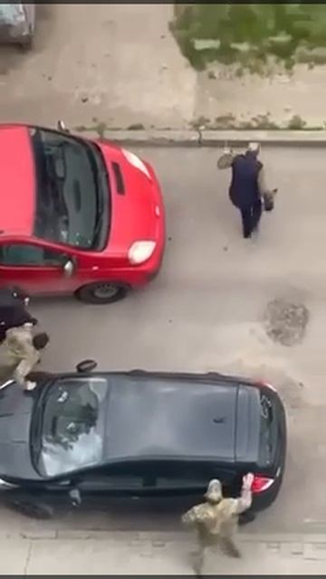 Инвалит против ТЦКашников. Украинский не доброволец.