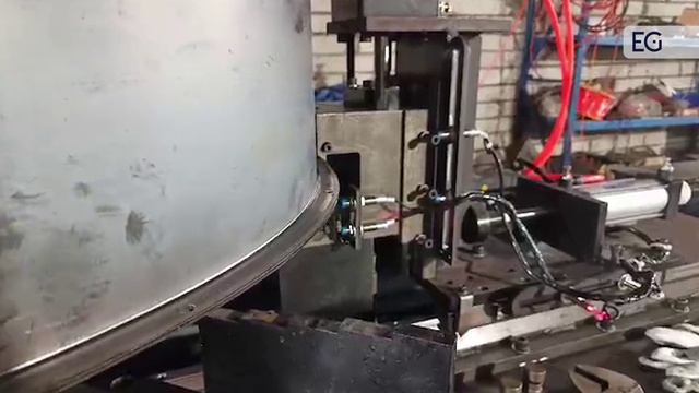 Автоматический станок для отбортовки и пробивки GWD-FB1300-2