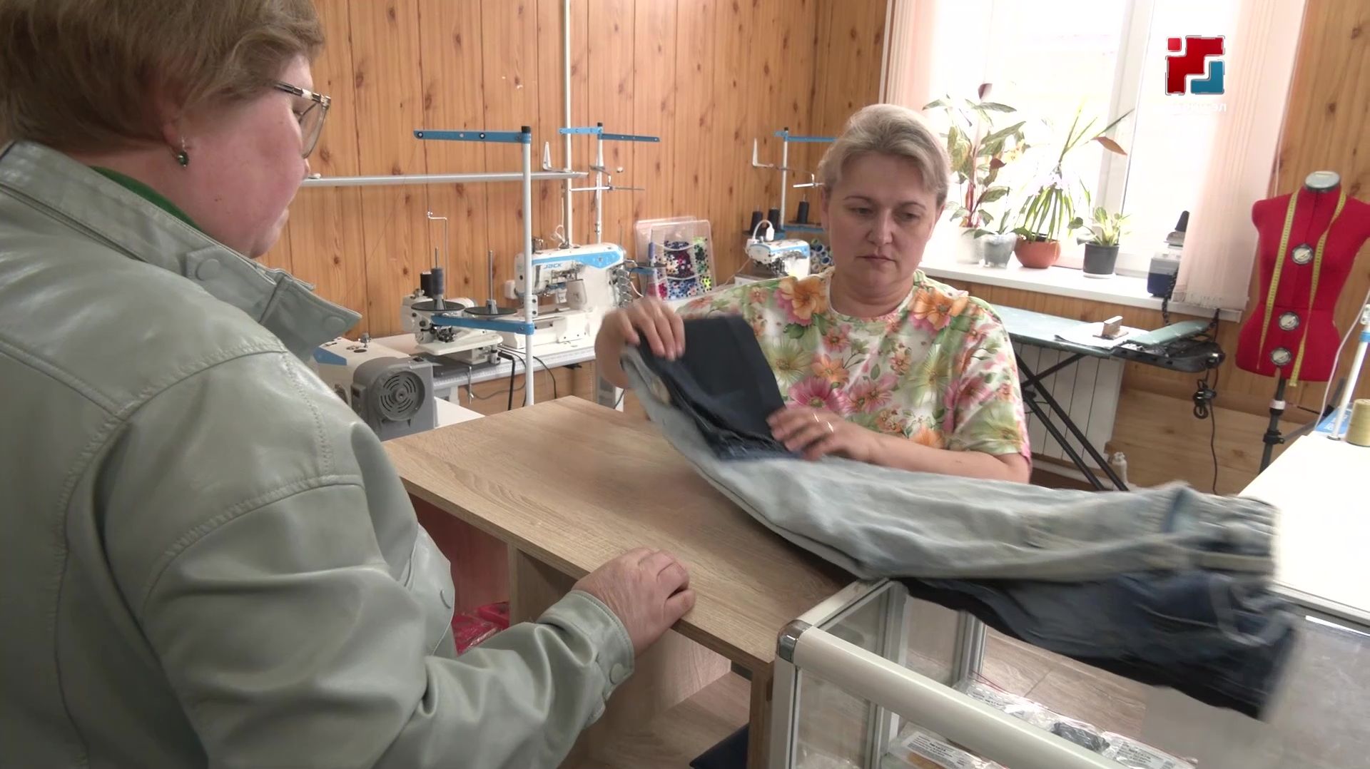 Жительница посёлка Сернур Дина Тимина по соцконтракт открыла швейную мастерскую