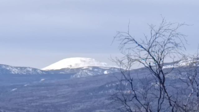 1. Гора Ближняя Широкая с телевышкой (898 метров). 24 февраля 2026 года.
