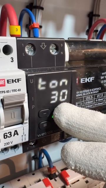 Как настроить реле напряжения с контролем тока Welrok VI-63 Bk