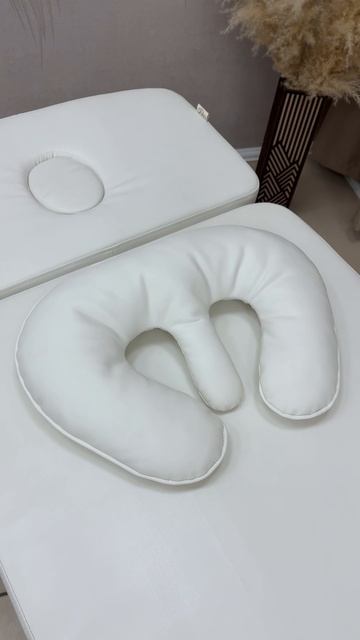 Подушка под грудь на кушетку