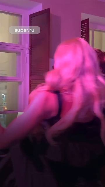 Анастасия Уколова вышла в свет с новым возлюбленным — бывшим Аглаи Тарасовой Антоном Филипенко