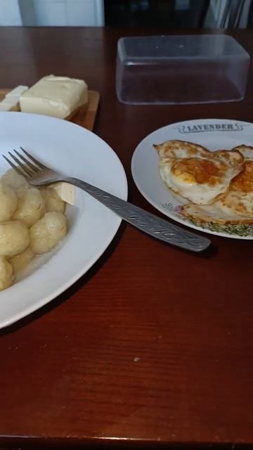 Белорусские клецки аж дымятся. Особенно хороши с яйцом и маслом. 22 сентября 2024