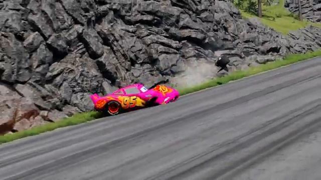 Гигантский ГРУЗОВИК-ЦИСТЕРНА ПРОТИВ легковых автомобилей , полицейская машина, скоростной спуск