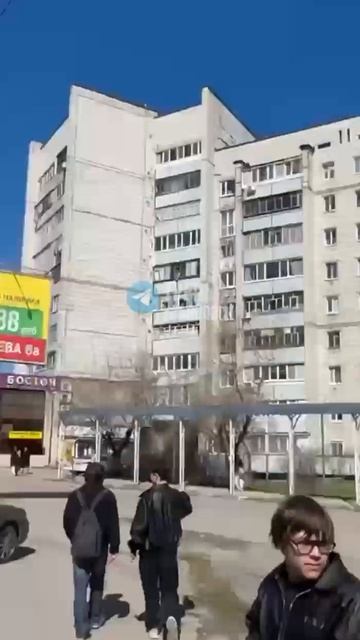 🤔 Мужчина высунулся с балкона в доме напротив Пушкаревского кольца