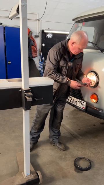 Регулировка фар в автосервисе на УАЗ буханка