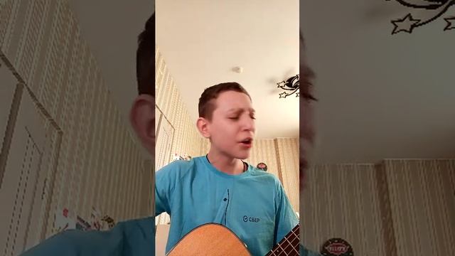 играю на гитаре