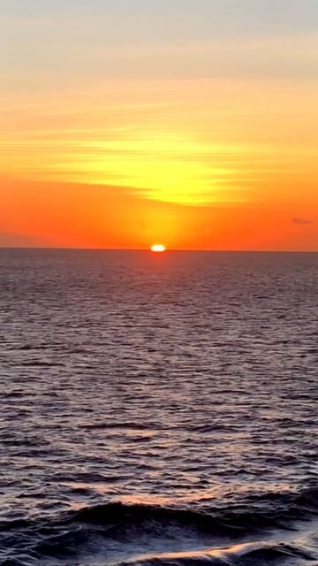 Момент осознанности ✨ Морской прибой ☀️ Вечерний бриз ☁️