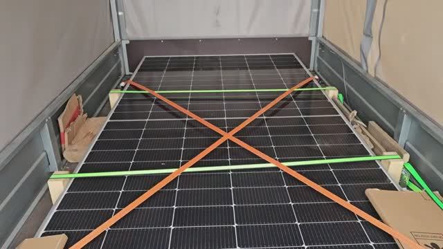 Как правильно перевозить солнечные панели для солнечной электростанции.