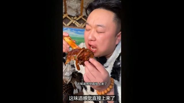 Тарелка, полная острой свинины, с мясом и костным мозгом #еда #вкусно