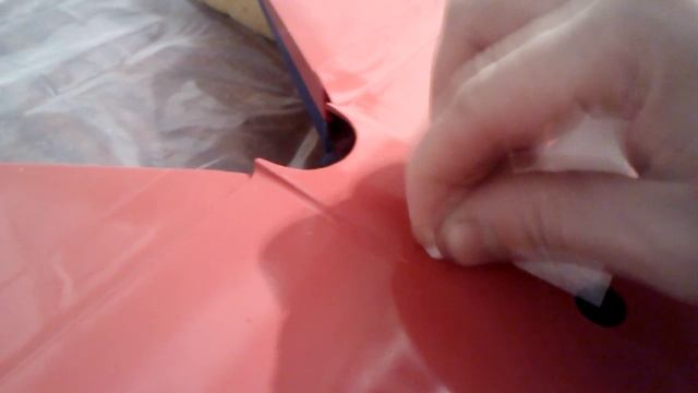 Как удалить с поверхности клей от скотча.