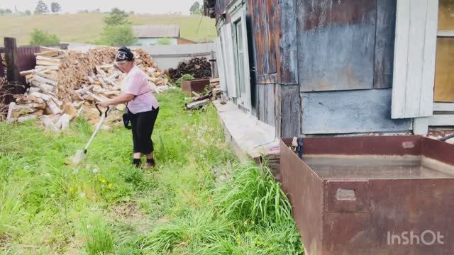 Косить траву дело хлопотное