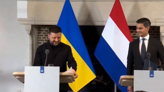 «Це пи***ц»: Переводчик Зеленского забыл выключить микрофон в конце встречи с премьером Нидерландов