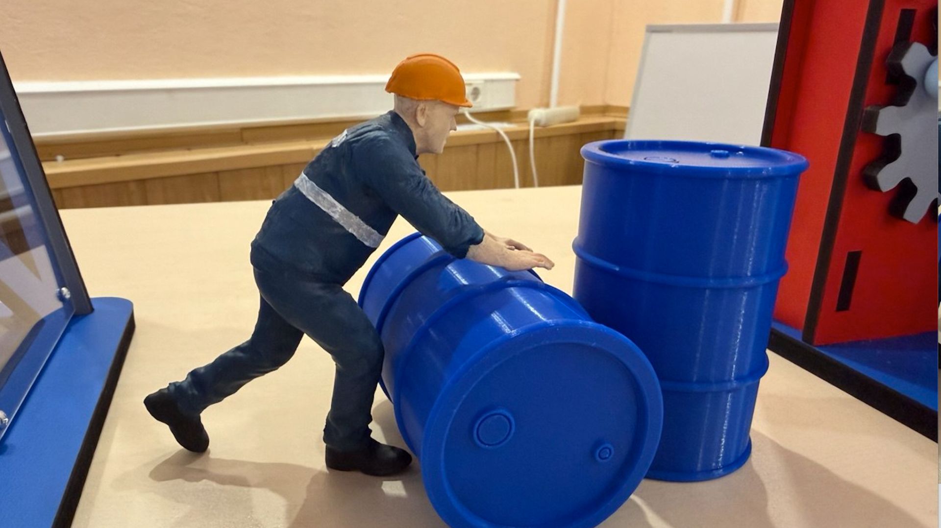 Комплект 3-d бизибордов «Нефтяник». «Буровая вышка» и «Насос-качалка для буровой скважины»