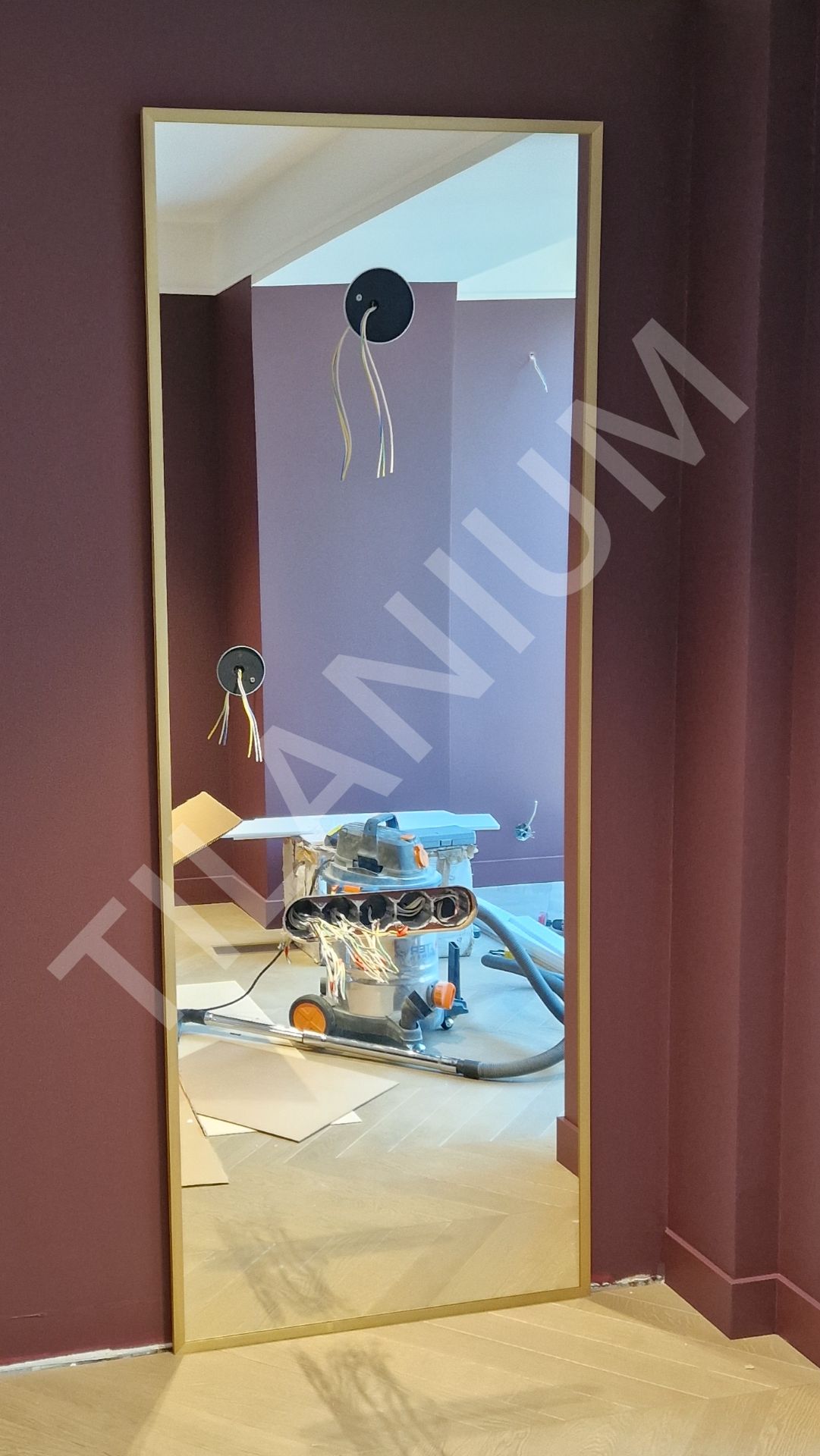 Зеркало в латунной раме