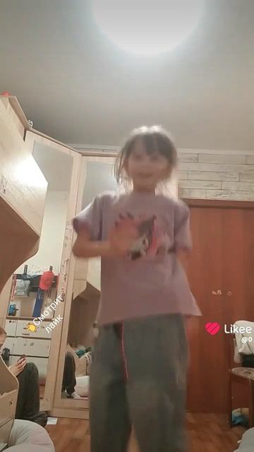 Смотрит лайк