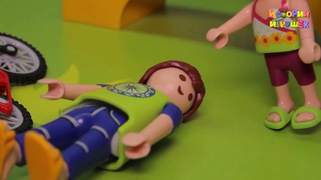 Видео для детей - Игрушки плеймобил - велосипеды и машинки у видео для детей - Баловство на дороге.