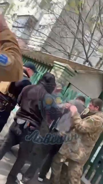 Стычка женщин с людоловами во Львове