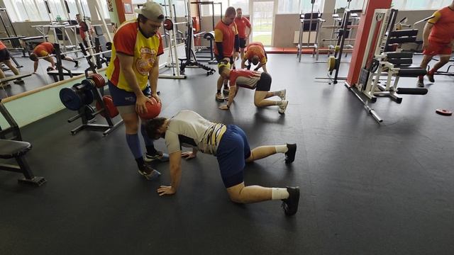 Подводящее упражнение к схваткам.Активация мышц шей.