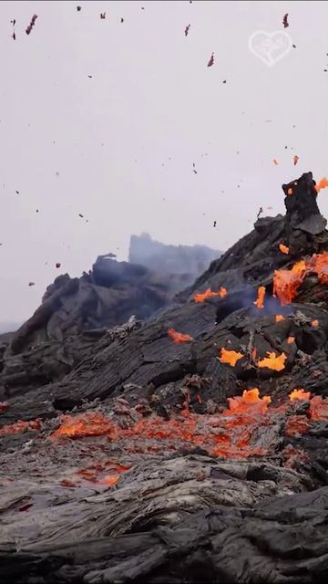 13 апреля 2021 года. Открытие пятой трещины на вулкане Фаградальсфьядль