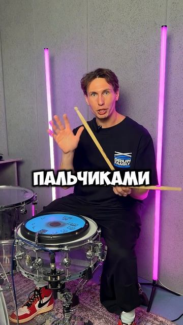 Как держать барабанные палочки?  #shoorts #drumsticks #drumlessons