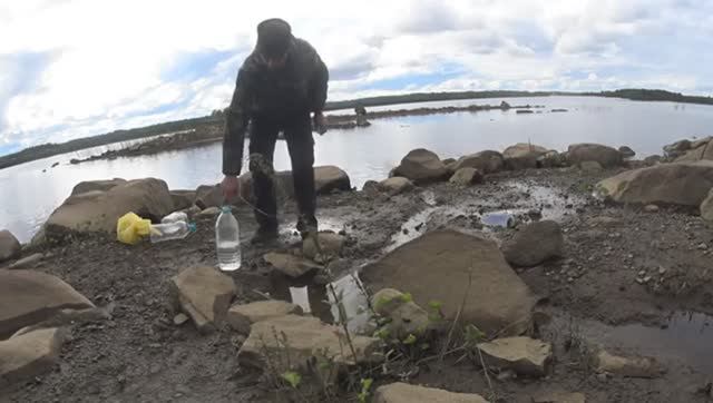 РЫБАЛКА В АРКТИКЕ СЕТКАМИ ПЕШКОМ! ПОДЧИСТИЛ РОДНИК!