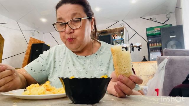 Мукбанк в кафе и поговорить