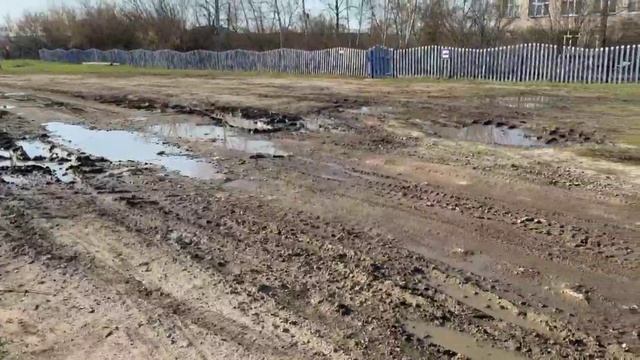 Село Головино, Николаевский район. Глава администрации района не видит проблемы?  Площадка перед вхо