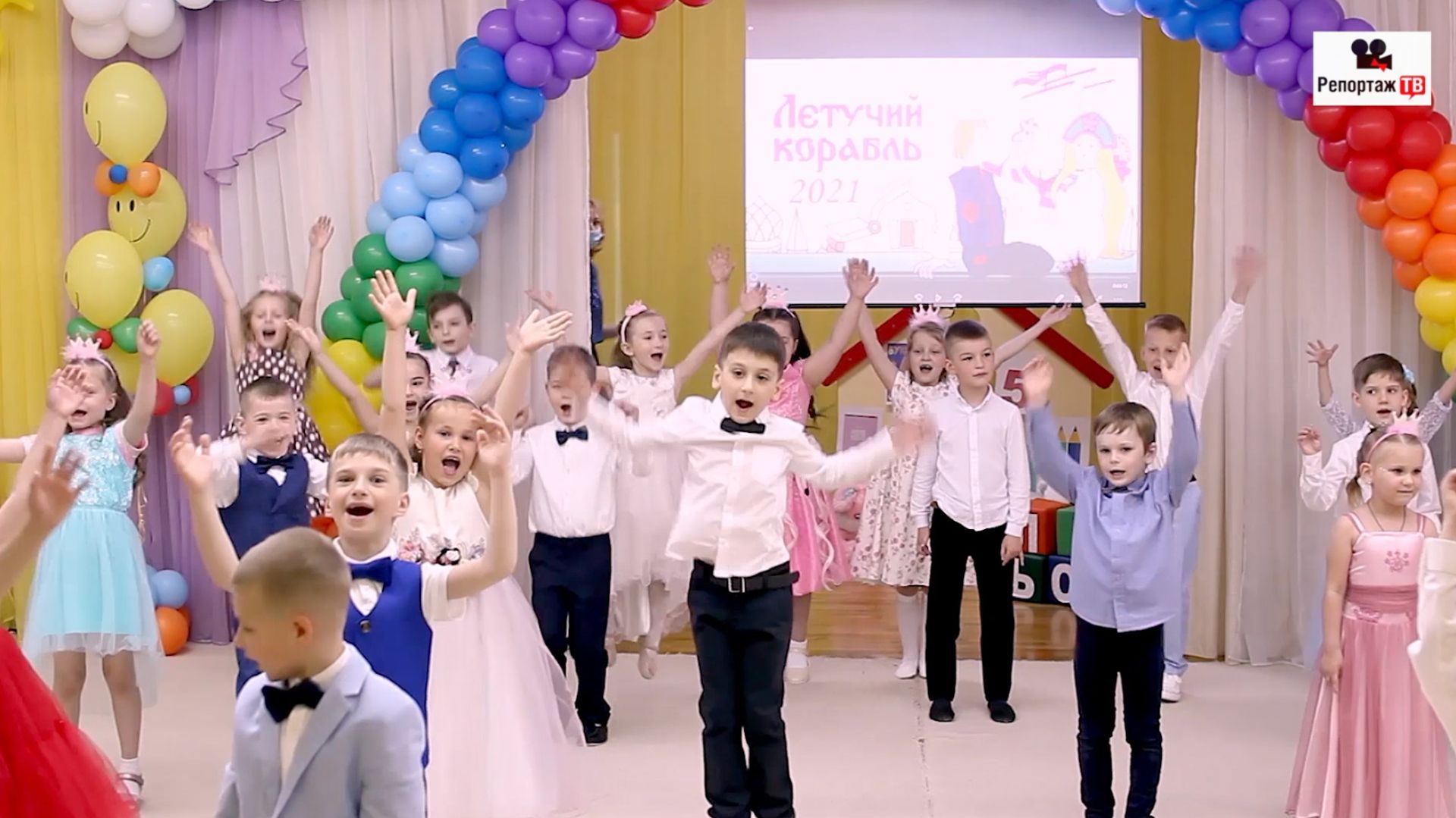 Первый танец на Выпускной + начальные стишки - видеосъёмка выпускного подробнее в описании