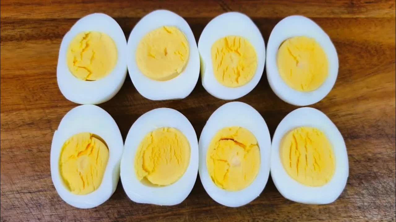 Беру ЯЙЦА и готовлю из них ЗАКУСКУ! Быстрый рецепт фаршированных яиц с селёдкой!