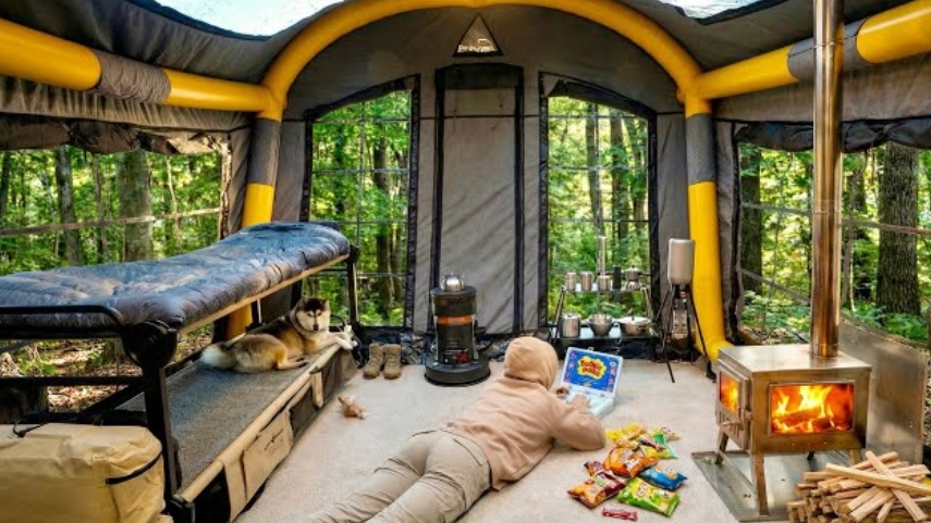 Зимний кемпинг в новой надувной палатке с ретро играми и вредной едой.