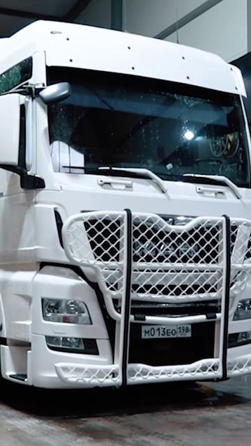 Грузовики Vklogistik от самого первого - Казбекович и его история