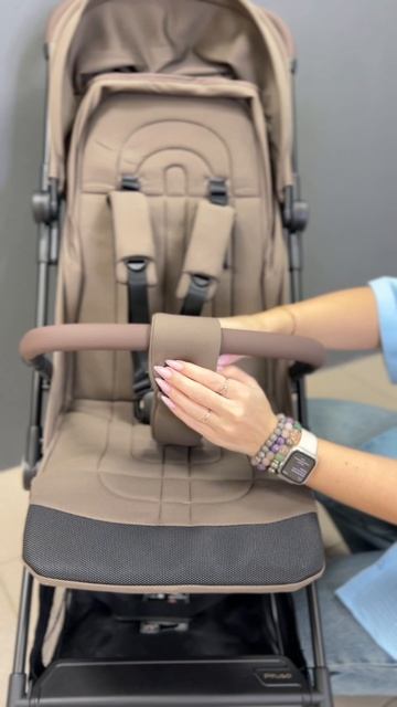 Легкая прогулочная коляска Pituso Q3