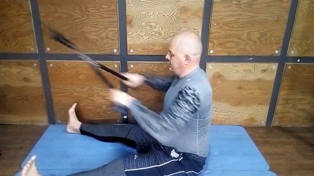 растяжение и укрепление мышц плеча,нижних и средних пучков трапеции.