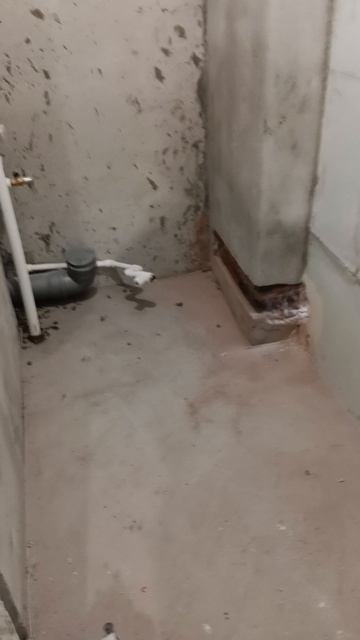 На видео показано начало работ по монтажу водопровода, отопления и т.д.