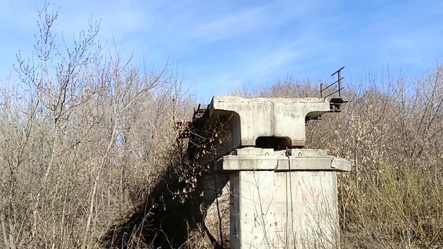 Старый разрушенный ЖД мост. Интересные места в России