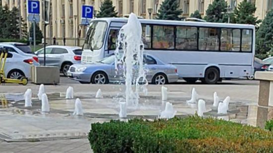 Фонтан посреди города