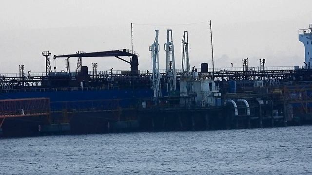 загрузка танкера