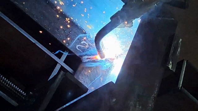 Роботизированная сварка щита