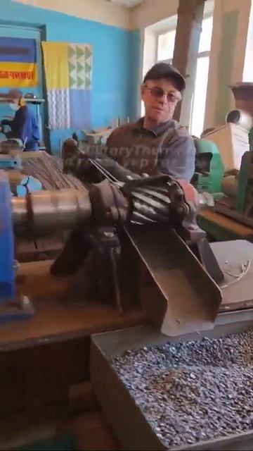 Селюки производят поражающие элементы на территории в одной из школ