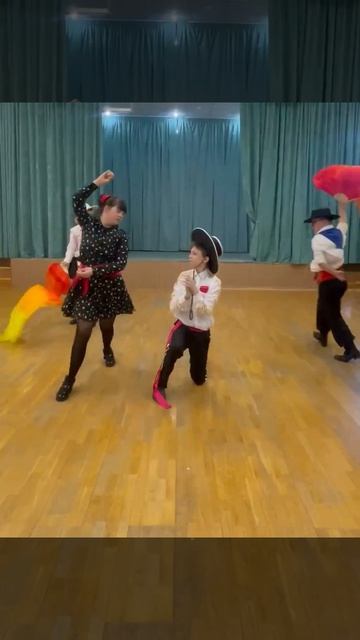 Коллектив «Солнышко» с номером «Аргентинский огонь»