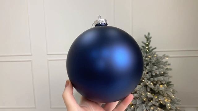 Елочный шар Королевская классика (Royal Classic) стеклянный, матовый, цвет: синий бархат, 2000539