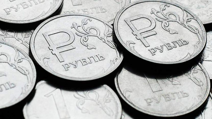 Экономист объяснил колебания рубля на фоне заявлений Минфина