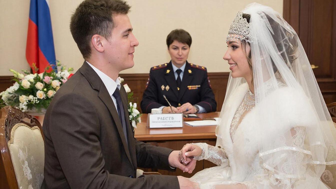 Раздавить такую мелочь, как обычного человека, для неё не составит большого труда...